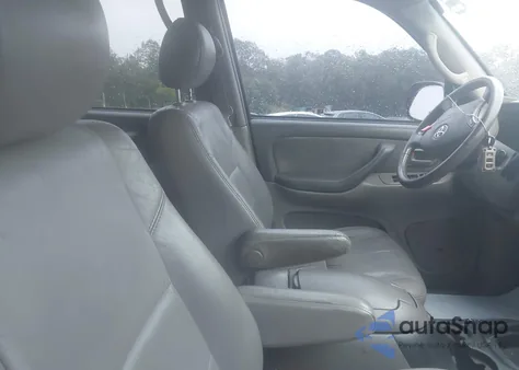 2005 Toyota Sequoia Sr5 V8 z USA, uszkodzony, nr VIN 5TDBT44A45S236875